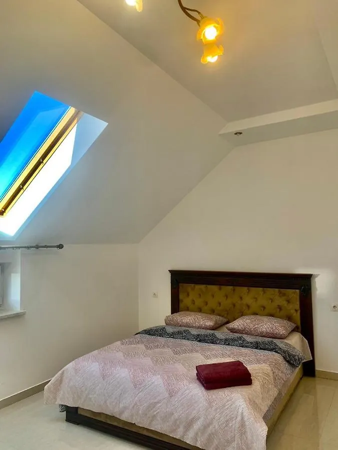 Просторі Апартаменти На Костомарова 3, Центр! Lviv Apart-hotel